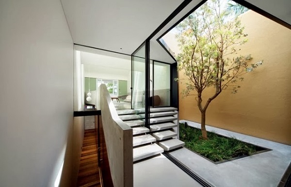 استفاده از نور طبیعی در طراحی داخلی منزل با سقف های شیشه ای