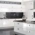 عکس کابینت های گلاس در آشپزخانه هایی با دکوراسیون کاملا مدرن