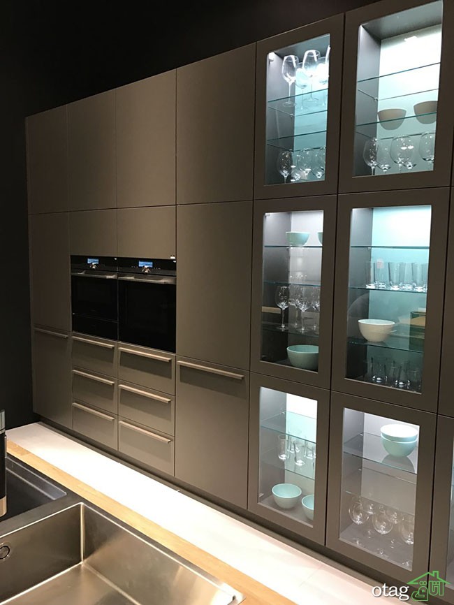 انواع مختلف کابینت شیشه ایی و نحوه تزیین آشپزخانه با آنها