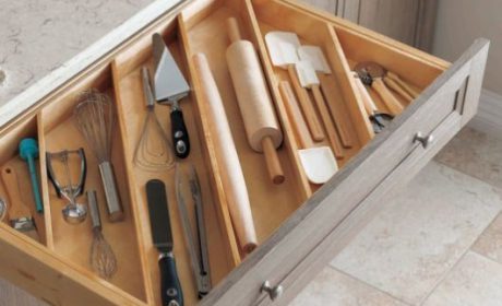 خلاقیت در چیدمان وسایل آشپزخانه با استفاده از کابینت جادار