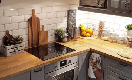 روش های تزیین فضای بالای کابینت با وسایل ساده دم دستی