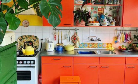 طراحی اصولی دکوراسیون آشپزخانه نارنجی، دیوارها و کابینت ها