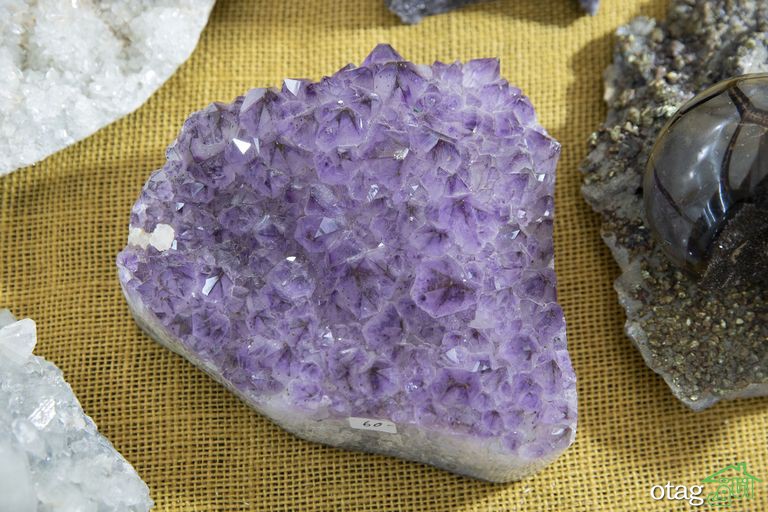 مدل سنگ کریستالی تزیینی بسیار زیبا برای دکوراسیون داخلی خانه