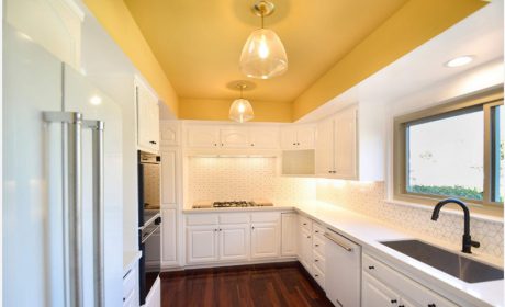 معرفی طرح‌های جذاب آشپزخانه زرد و سفید برای منازل امروزی