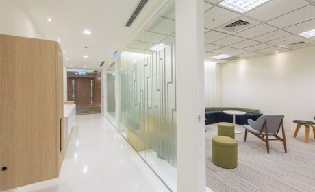 به کار گیری دیوارپوش شیشه ای، انعکاس زیبایی در خانه شما