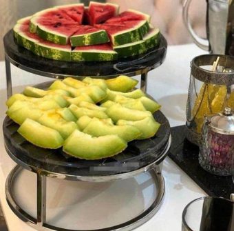 قیمت 40 مدل استند سرو پذیرایی بسیار شیک و مدرن + خرید آسان