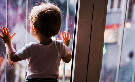 برای ایمنی کودک در خانه چکار باید کنیم؟