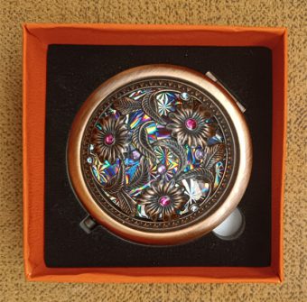 خرید 41 مدل آینه جیبی بسیار شیک و کاربردی + قیمت عالی