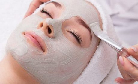 فیشیال پوست در منزل بهتر است یا باید در مراکز زیبایی انجام شود؟