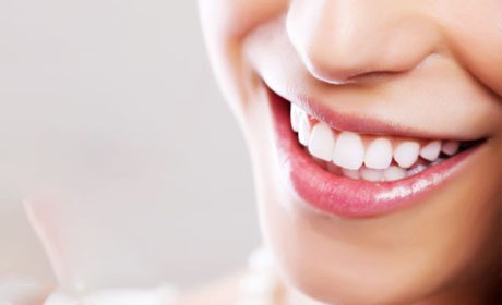 آیا کاشت دندان با ایمپلنت فرق دارد؟