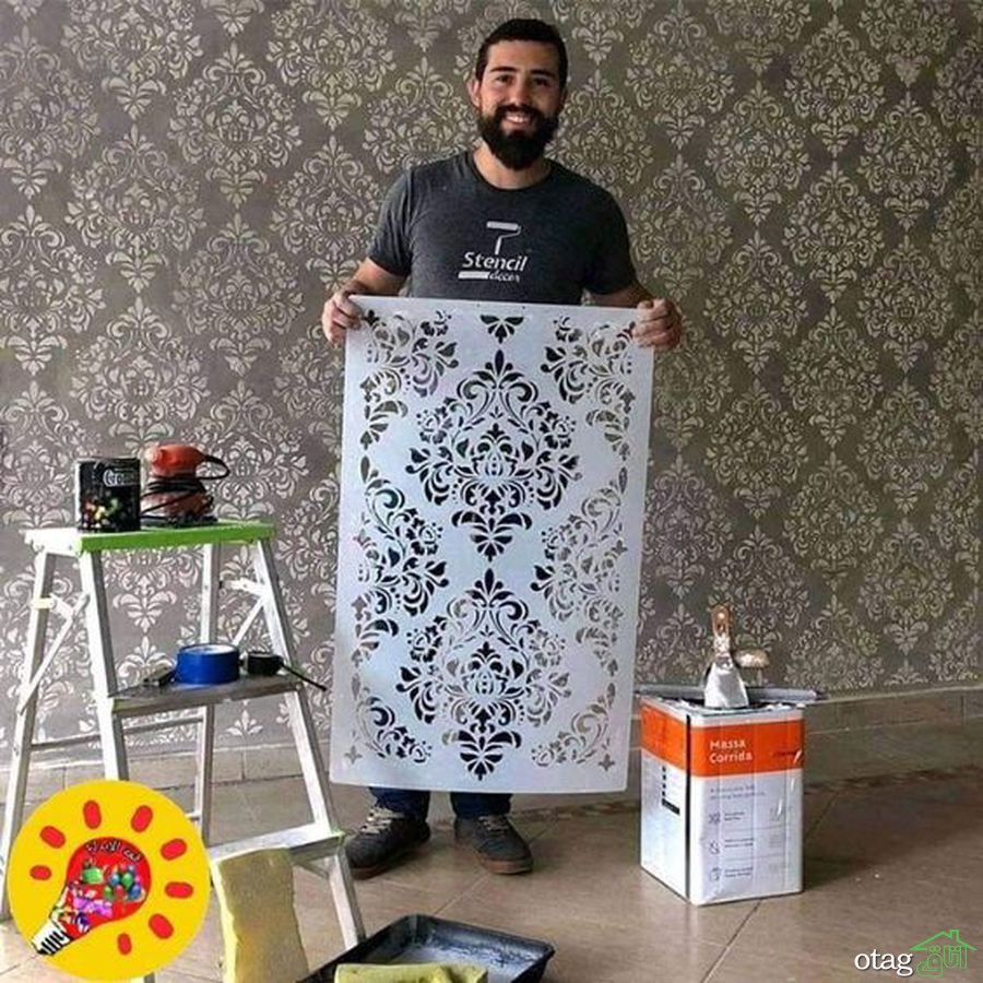 نقاشی با شابلون روی دیوار پذیرایی