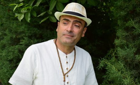 بیوگرافی حسین محبی (نویسنده، کارگردان و شاعر)