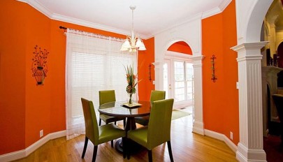 رنگ نارنجی در دکوراسیون اتاق غذاخوری با طراحی شیک و امروزی