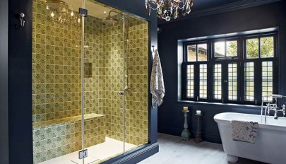 طراحی داخلی حمام و سرویس بهداشتی با ترکیب رنگ آبی و زرد