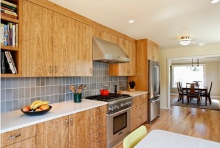 دکوراسیون آشپزخانه مدرن با کابینت های چوبی و ام دی اف مدرن
